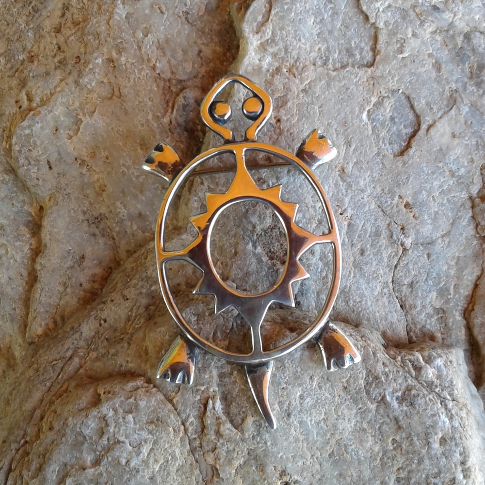 Sterling Silver Turtle Pin - Picture 6 of 6